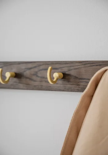 ROWICO Inverness knagerkke, m. 6 knager - guld metal og brun eg (B:65)