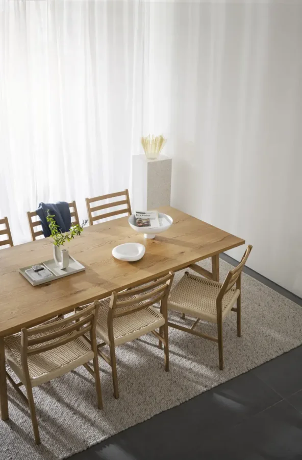 ROWICO Harlan spisestuestol - lys beige papirsnor og naturlig eik