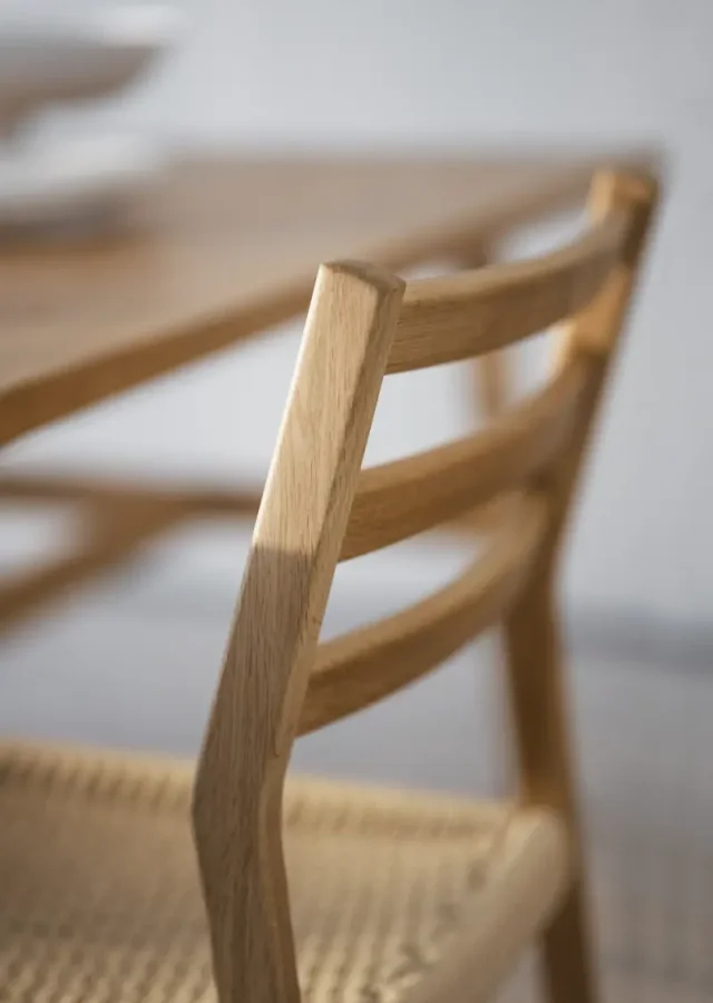 ROWICO Harlan spisestuestol - lys beige papirsnor og naturlig eik