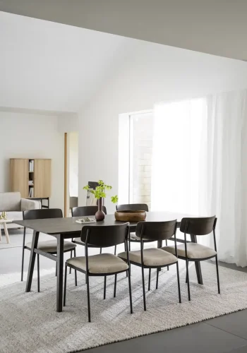 ROWICO Maymont spisestuestol, stablebar - lys beige stoff, brun eik og svart metall