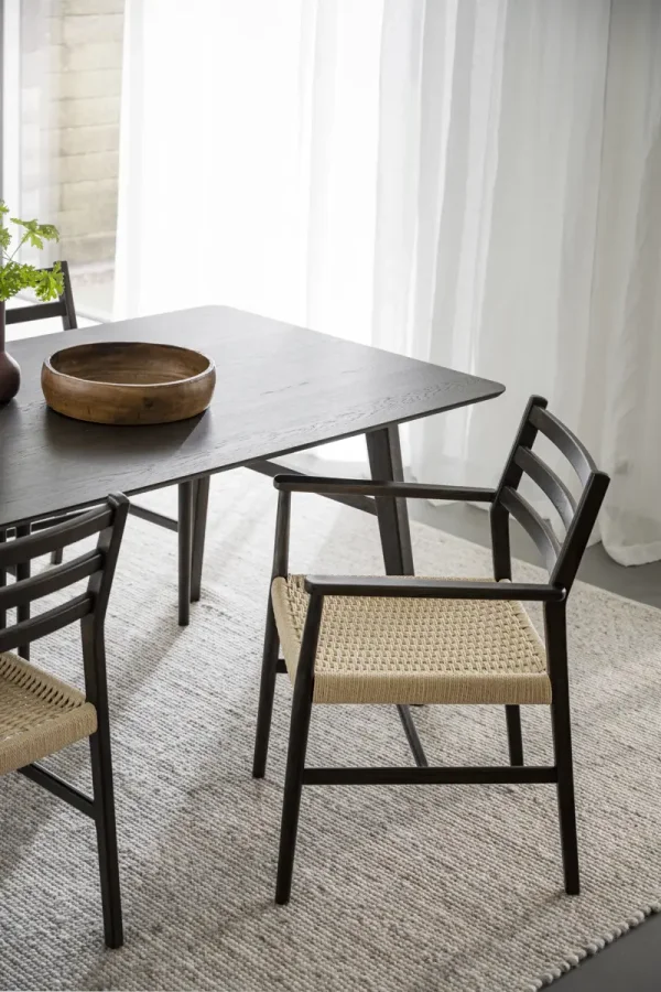 ROWICO Harlan spisebordstol, m. armlener - lys beige papirsnor og brun eik