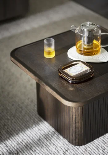 ROWICO Sullivan sofabord, kvadratisk - brun egefinr og eg (60x60)