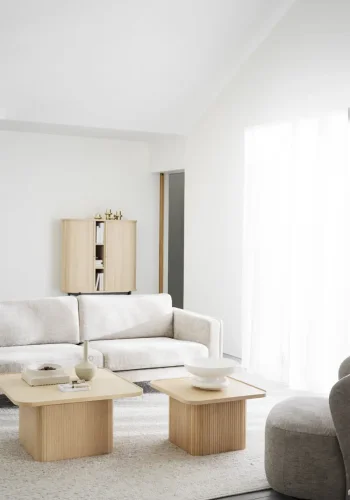 ROWICO Braden 3 pers. sofa - lys beige stoff og naturlig eik