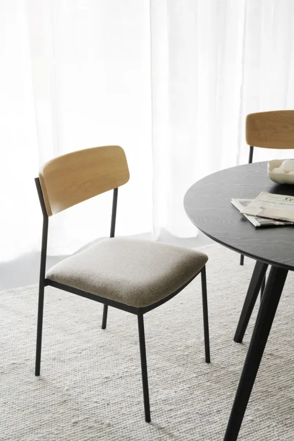 ROWICO Maymont spisestuestol, stablebar - mrk beige stoff, naturlig eik og svart metall