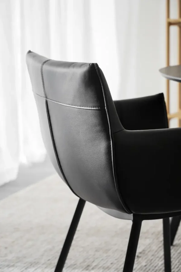 ROWICO Hinckley spisebordstol, m. armlener - svart skinn og sort metall