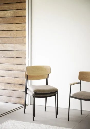 ROWICO Maymont spisestuestol, stablebar - mrk beige stoff, naturlig eik og svart metall