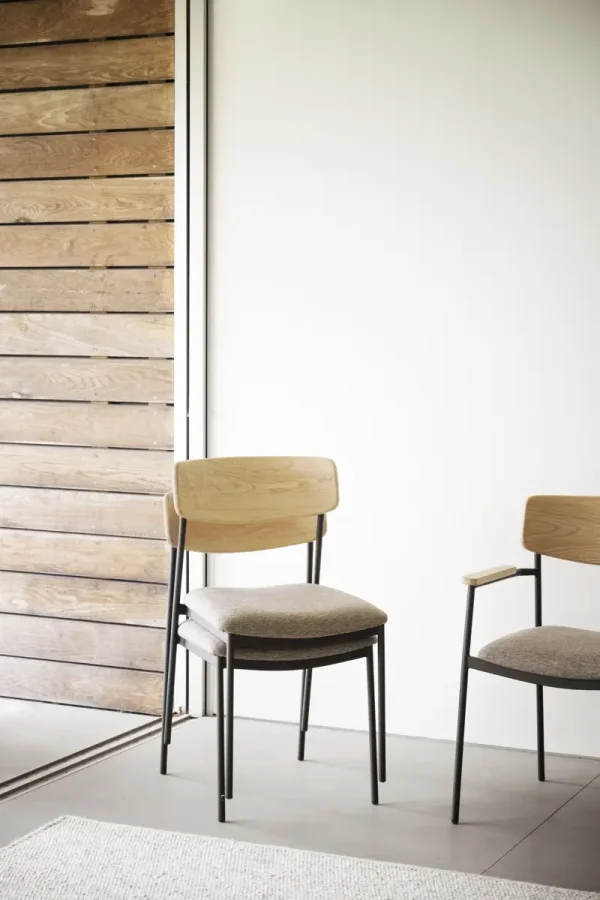 ROWICO Maymont spisestuestol, stablebar - mrk beige stoff, naturlig eik og svart metall