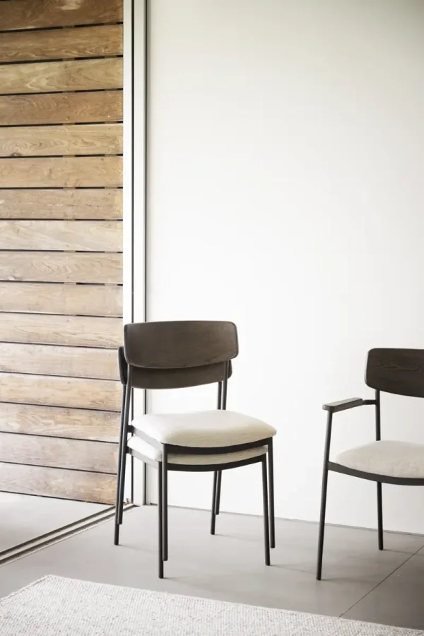 ROWICO Maymont spisestuestol, stablebar - lys beige stoff, brun eik og svart metall