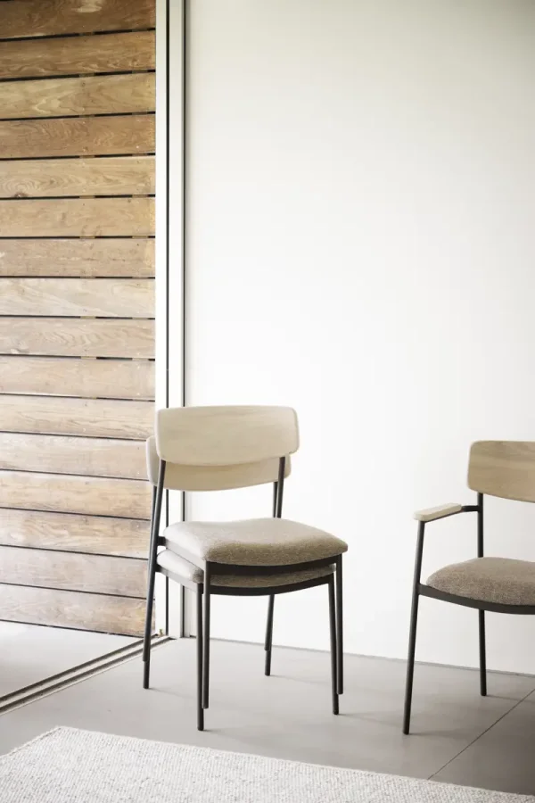 ROWICO Maymont spisestuestol, stablebar - mrk beige stoff, hvitpigmentert eik og sort metall