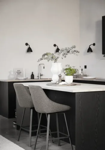 ROWICO Alison barstol, drejelig, m. rygln og fodsttte - mrk beige stof og sort metal