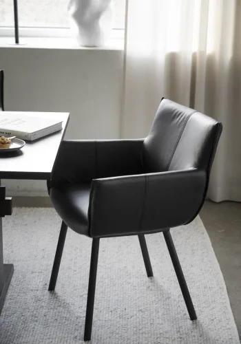 ROWICO Hinckley spisebordstol, m. armlener - svart skinn og sort metall
