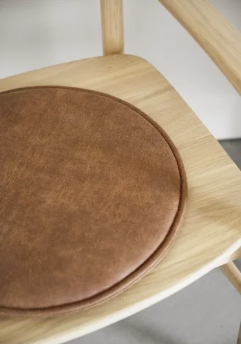 ROWICO Fulton setepute, rund - brunt skinn-tekstil (38)