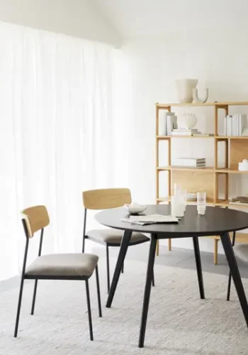 ROWICO Maymont spisestuestol, stablebar - mrk beige stoff, naturlig eik og svart metall