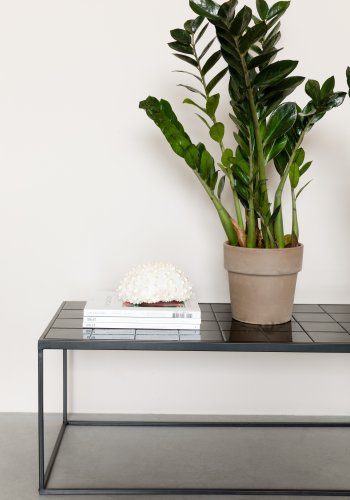 ZUIVER Glasert salongbord, rektangulrt - svart keramikk og jern (93x42,5)