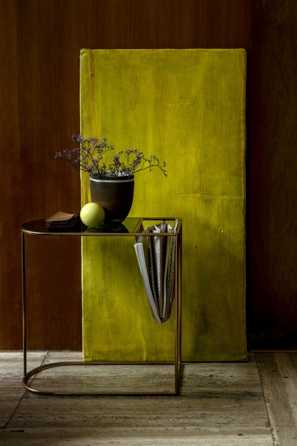 DUTCHBONE Eileen Beistelltisch mit Zeitschriftenhalter – Rauchglas und Goldstahl (51x32)