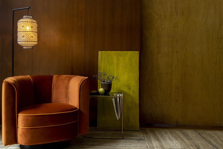 DUTCHBONE Eileen Beistelltisch mit Zeitschriftenhalter – Rauchglas und Goldstahl (51x32)