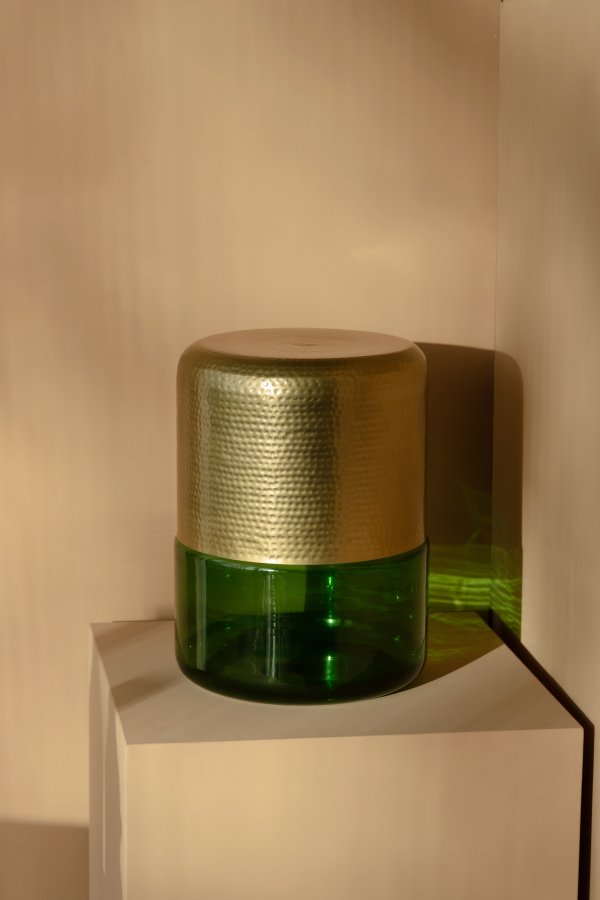 DUTCHBONE Cave Beistelltisch, rund – Messingeisen und grünes Glas (35)