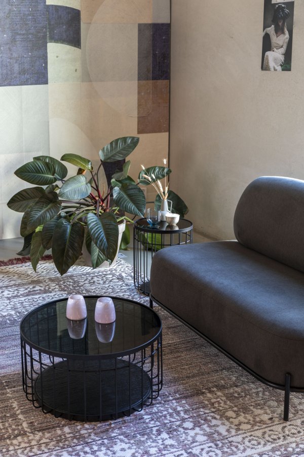 WHITE LABEL LIVING Lance M salongbord, rundt - svart glass og metall (60)