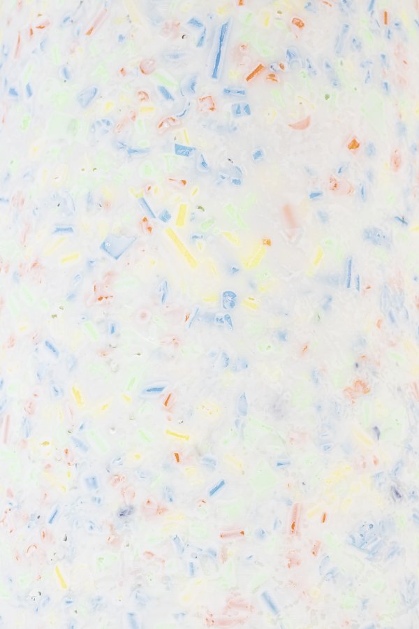 ZUIVER Victoria sidebord M, rundt - flerfarget resirkulert terrazzo (40)