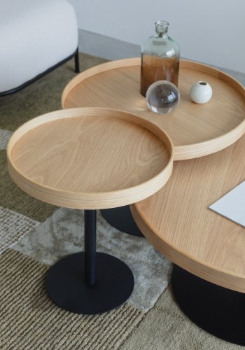 WHITE LABEL LIVING Yuri L sidebord, rundt - naturlig eikefiner og svart jern (70)