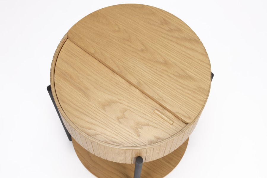 ZUIVER Slides sidebord, m. 1 rom og 1 hylle - naturlig eikefiner og svart metall (45)