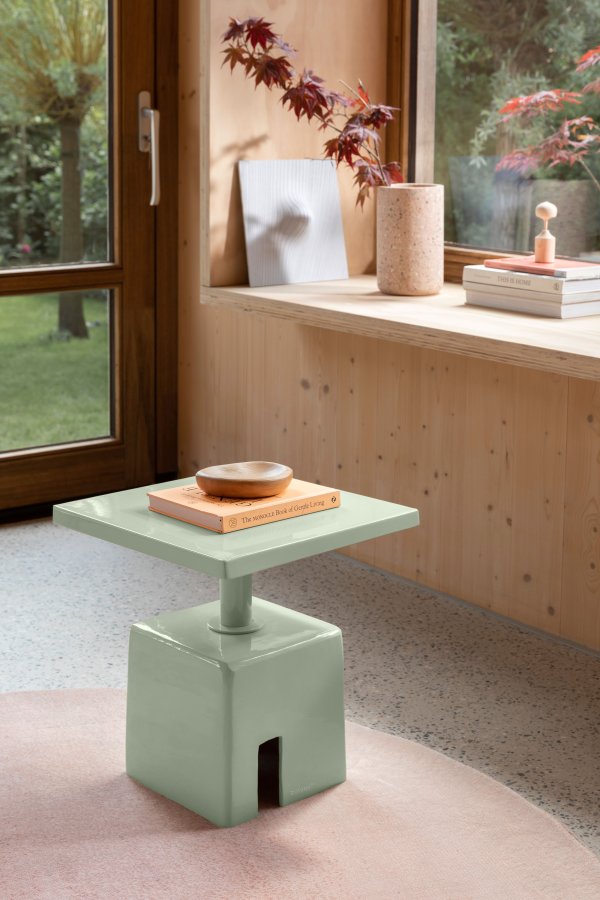 ZUIVER Chubby sidebord, firkantet - steingrnt jern (40x40)