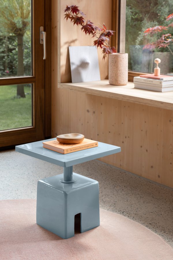 ZUIVER Chubby sidebord, firkantet - havbltt jern (40x40)