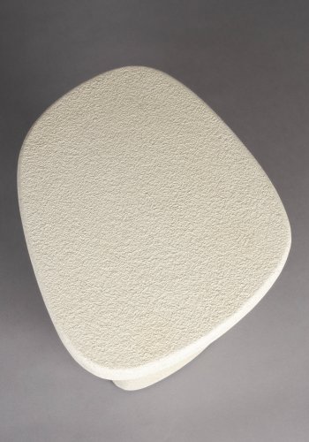 DUTCHBONE Veda sidebord, hy - beige resirkulert marmor (56x45)