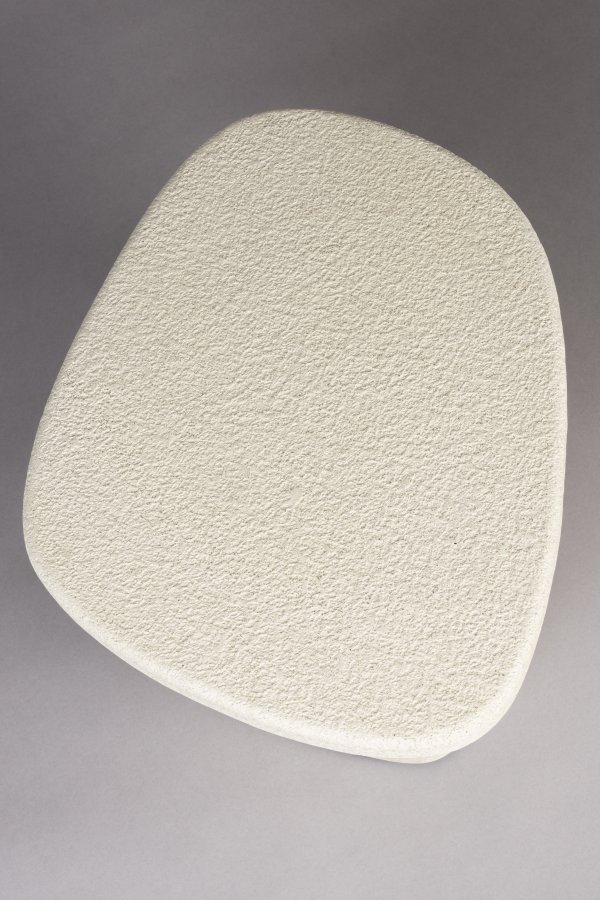 DUTCHBONE Veda sidebord, lavt - beige resirkulert marmor (56x45)