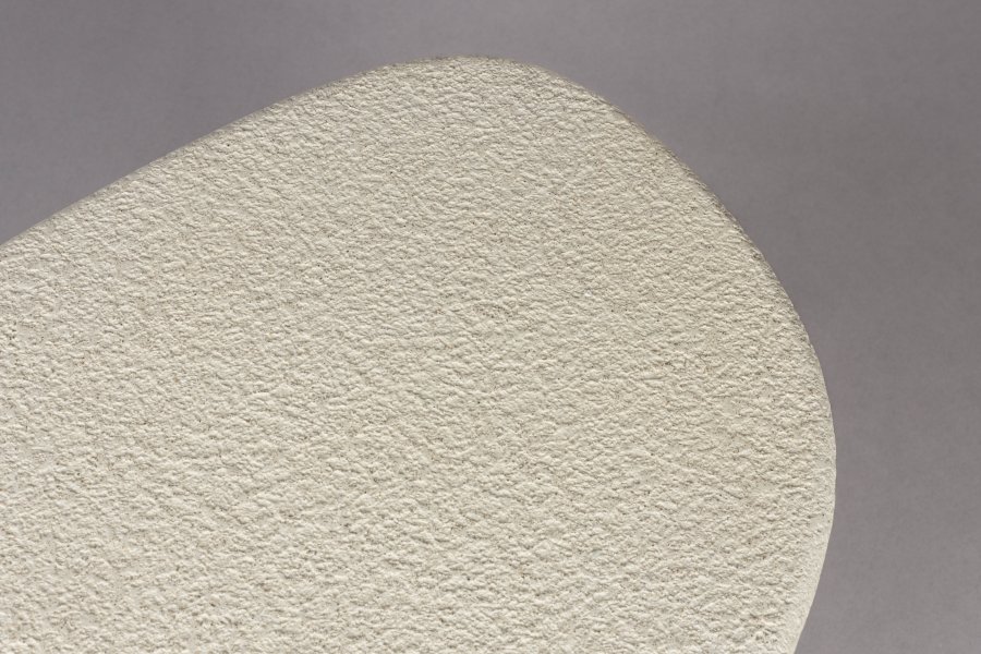 DUTCHBONE Veda sidebord, lavt - beige resirkulert marmor (56x45)