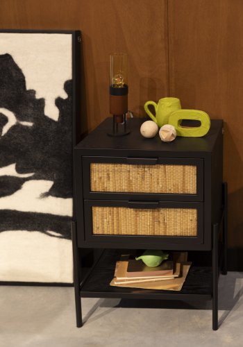 DUTCHBONE Yasu nattbord, m. 1 hylle og 2 skuffer - naturlig rotting og svart tre/jern (45x35)