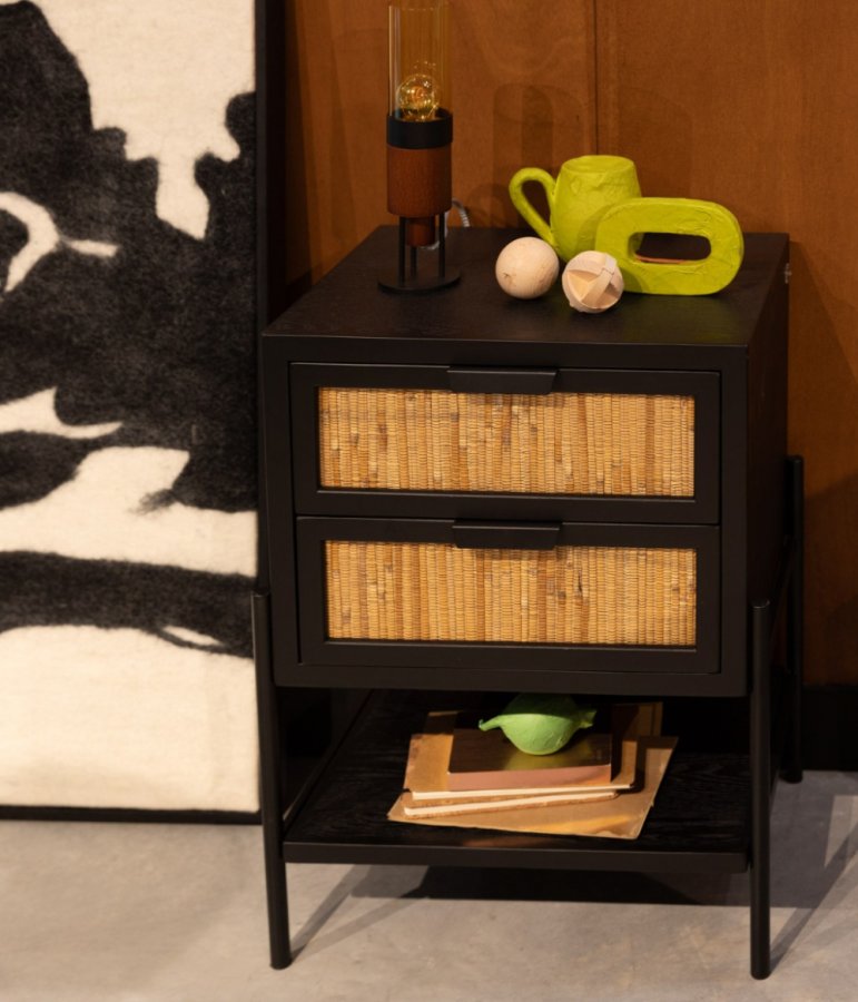 DUTCHBONE Yasu nattbord, m. 1 hylle og 2 skuffer - naturlig rotting og svart tre/jern (45x35)