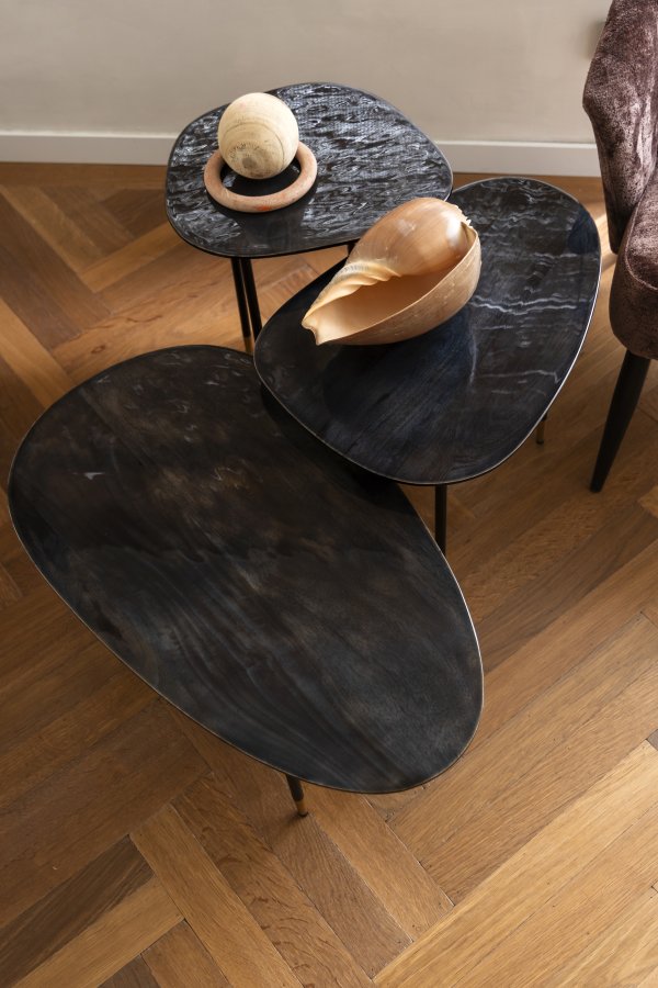 DUTCHBONE Phyllis sidebord, kologisk - svart mangotre og svart jern (sett med 3)