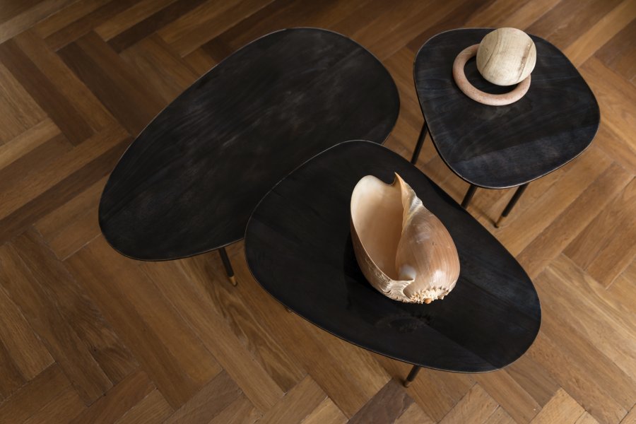 DUTCHBONE Phyllis sidebord, kologisk - svart mangotre og svart jern (sett med 3)