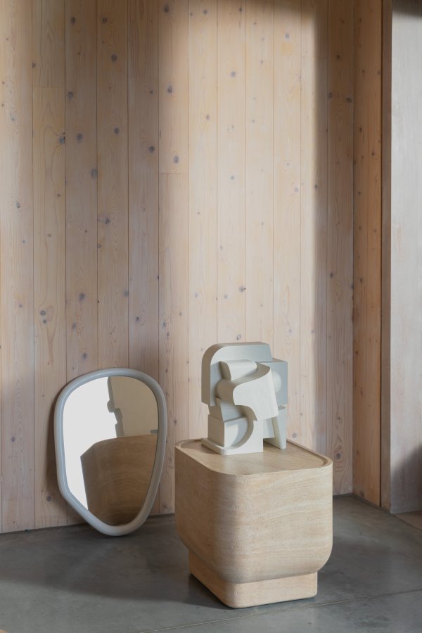 ZUIVER Noble sidebord, firkantet - betong i beige travertinlook (45x45)