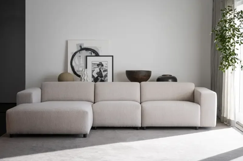 ROWICO Willard 4 pers. modulsofa, m. venstre sjeselong - lys beige stoff