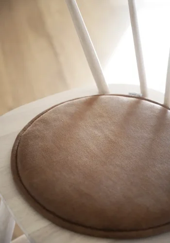 ROWICO Fulton setepute, rund - brunt skinn-tekstil (38)