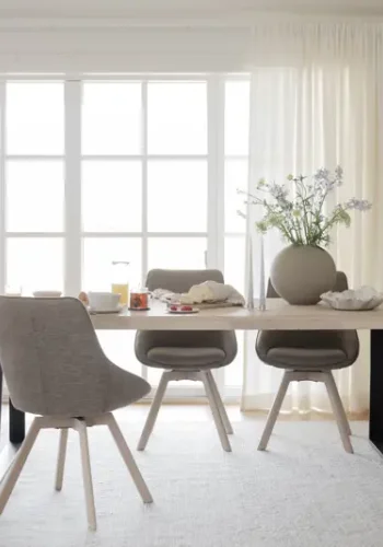 ROWICO Alison spisebordsstol, drejelig - mrk beige stof og hvidpigmenteret egetr