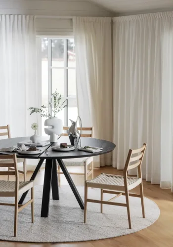 ROWICO Harlan spisestuestol - lys beige papirsnor og naturlig eik