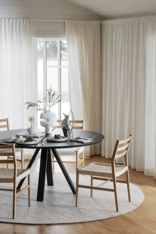 ROWICO Harlan spisestuestol - lys beige papirsnor og naturlig eik