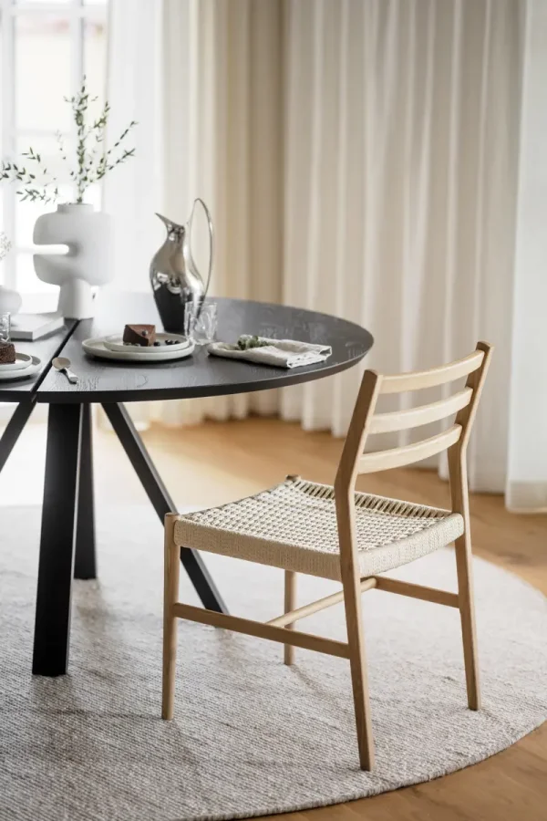 ROWICO Harlan spisestuestol - lys beige papirsnor og naturlig eik