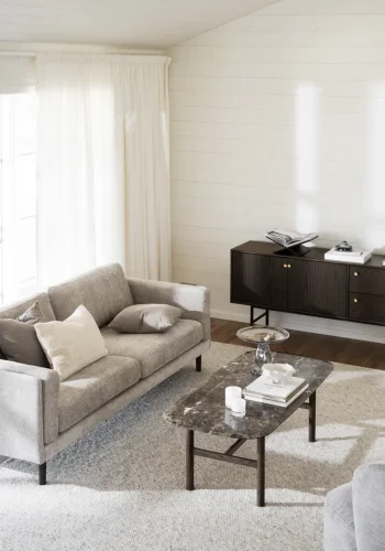 ROWICO Braden 3 pers. sofa - lys beige stoff og brun eik