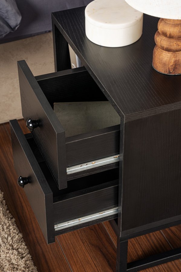 NORDVRK Glimmer nattbord, m. 1 rom og 2 skuffer - svart tremelamin og svart metall (45,2x29,5)