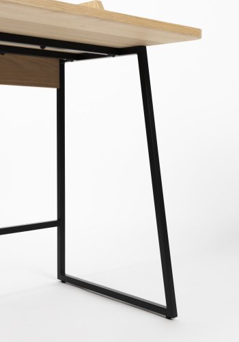 WHITE LABEL LIVING Giorgio skrivebord, m. 1 hylle - naturlig eikefiner og svart metall (120x60)