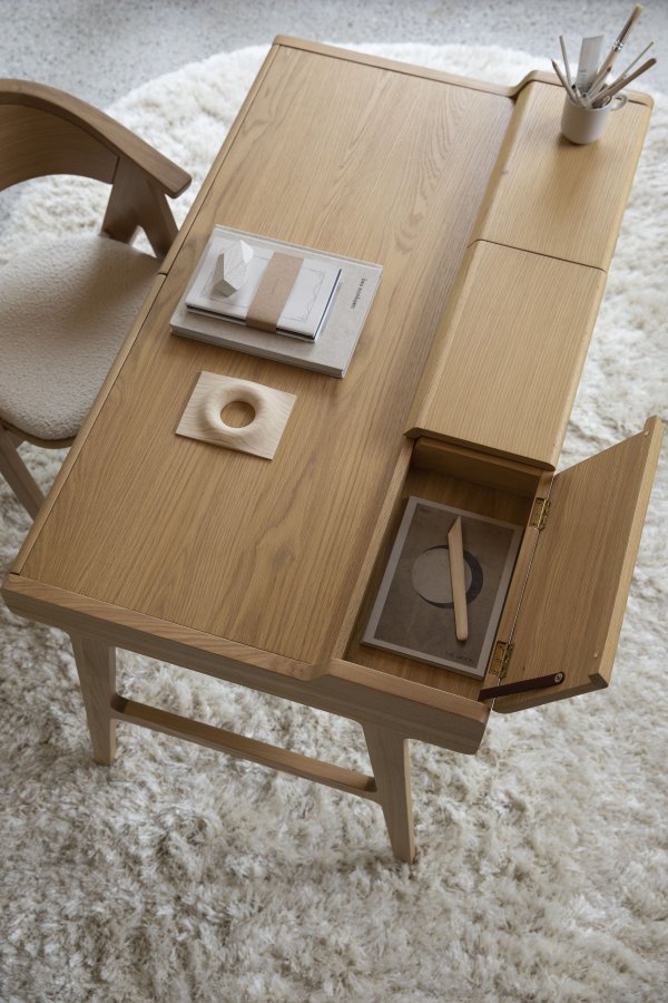 ZUIVER Kaat skrivebord, m. 2 skuffer - naturlig eikefiner og asketre (120x70)