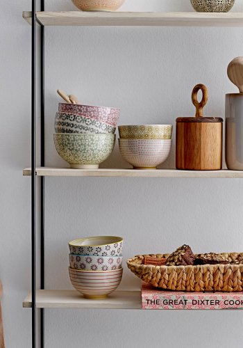 BLOOMINGVILLE Lea reol - natur/svart paulownia tre/metall, m. 6 hyller