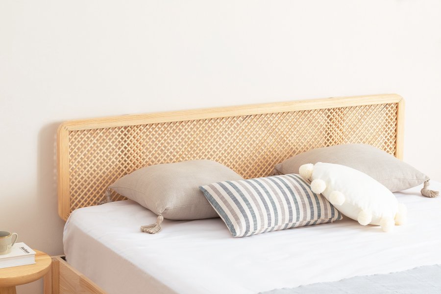 NORDVÄRK Izabelya 100 sengeramme, med hodegavl og lamellbunn - naturlig gran og tre (100x200)