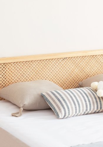 NORDVRK Izabelya 120 sengeramme, med hodegavl og lamellbunn - naturlig gran og tre (120x200)