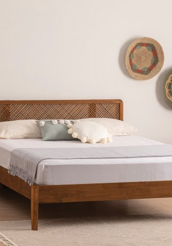 NORDVRK Izabelya v2 sengeramme, med hodegavl og ribbebunn - valnttfarget gran og tre (140x200)