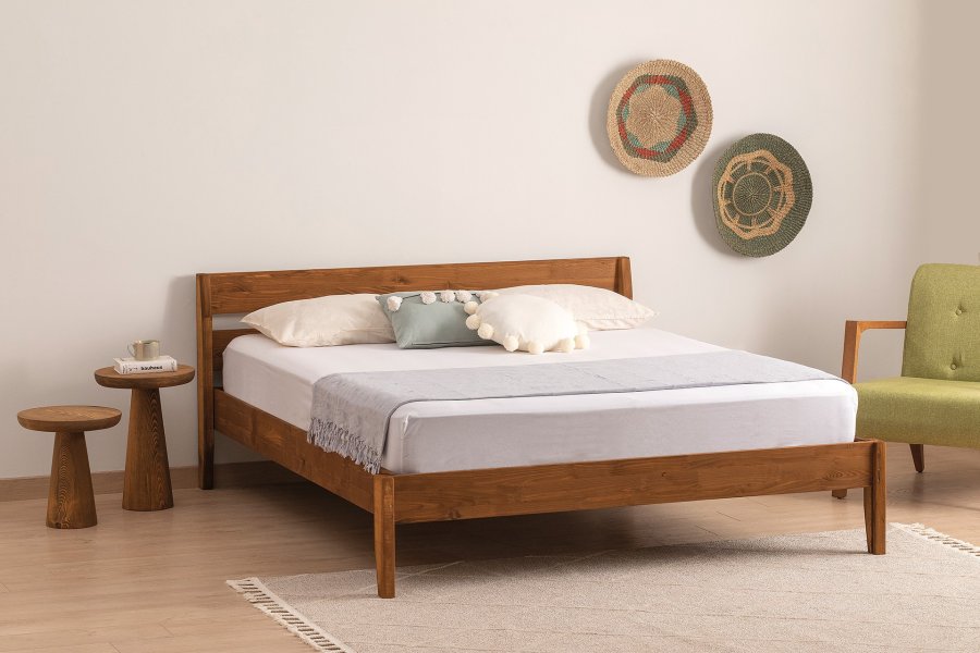 NORDVRK Venus 180 sengestamme, med hodegavl og ribbebunn - valnttfarget gran/furu (180x200)